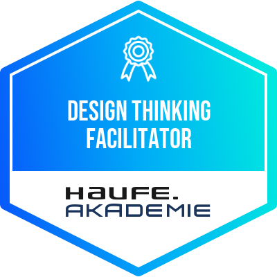 Zertifikat für Design Thinking Facilitator von Haufe Akademie. Blaues Hexagon-Design.